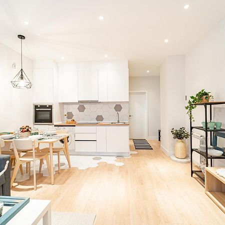 Edsam Madrid Apartments White ภายนอก รูปภาพ