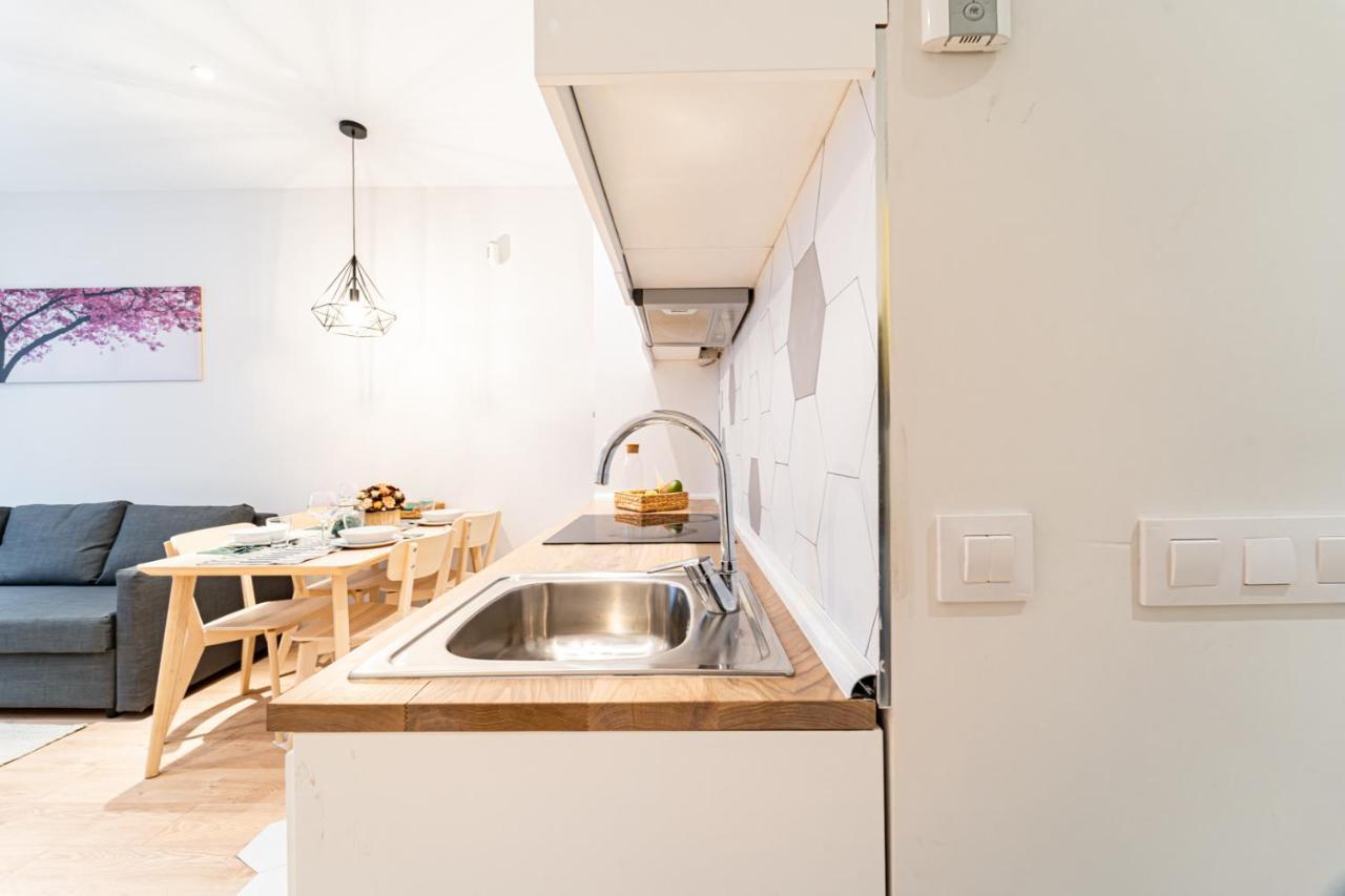 Edsam Madrid Apartments White ภายนอก รูปภาพ