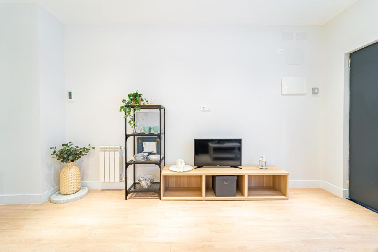 Edsam Madrid Apartments White ภายนอก รูปภาพ