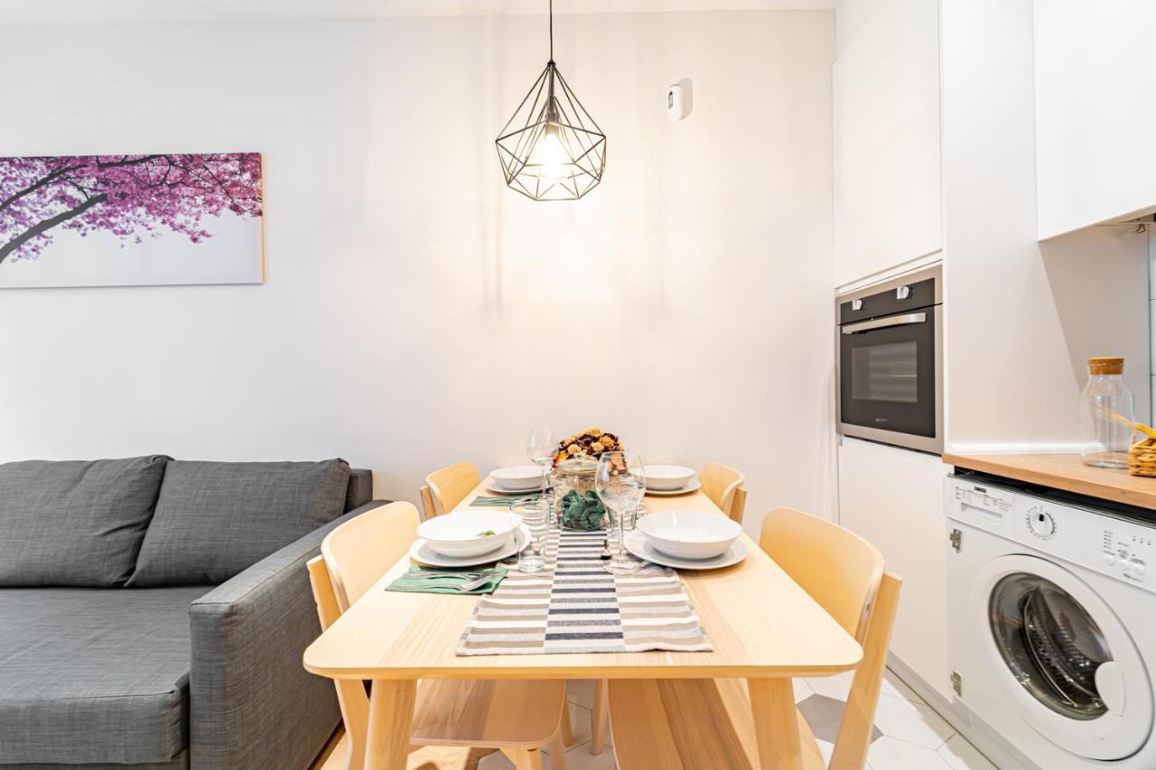 Edsam Madrid Apartments White ภายนอก รูปภาพ