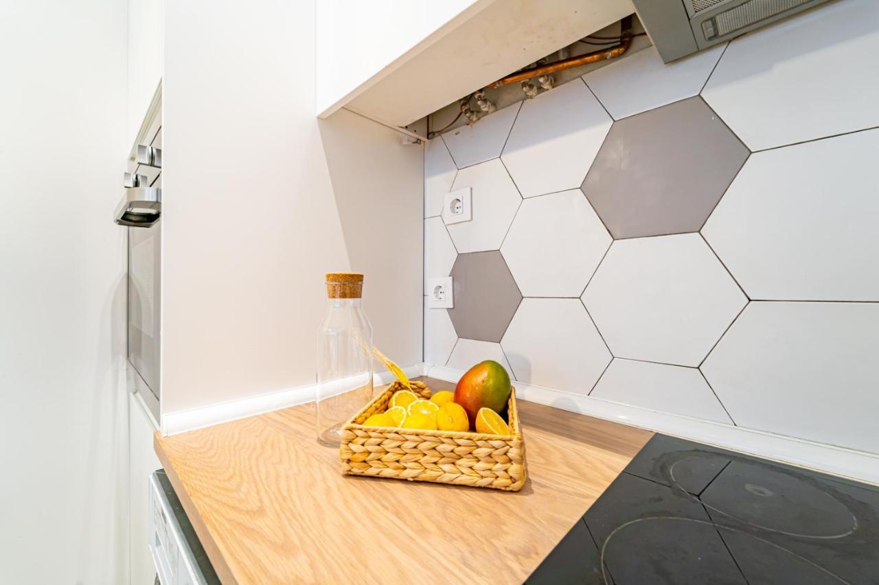 Edsam Madrid Apartments White ภายนอก รูปภาพ